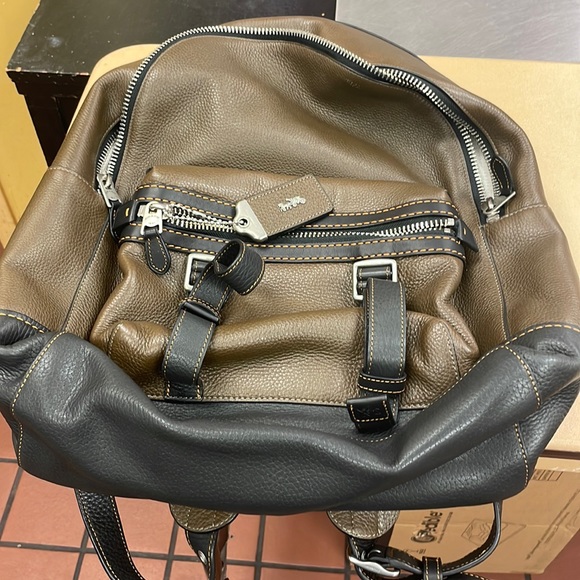 coach flag backpack in pebble leather F30550 Medium Charlie (IM/Military Green) Straps Are Adjustable See Photos COACH: Flag Backpack In Pebble
